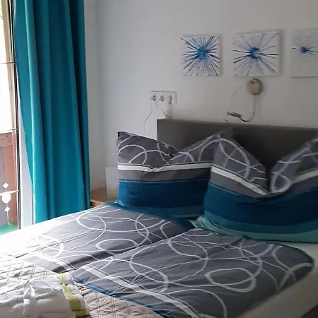 In Dorfzentrum Near * 湖畔的费尔德