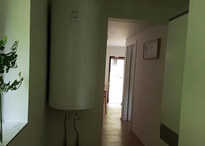 In Dorfzentrum Near דירה