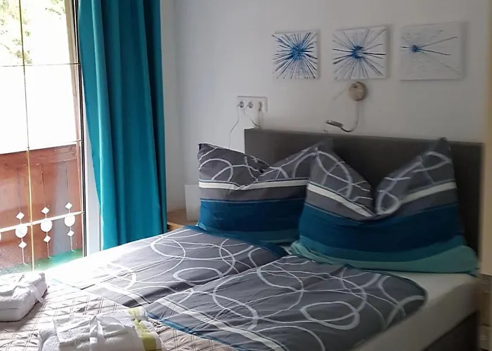 In Dorfzentrum Near * פלד אם סי