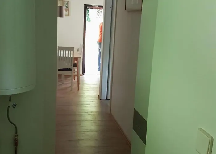 In Dorfzentrum Near פלד אם סי